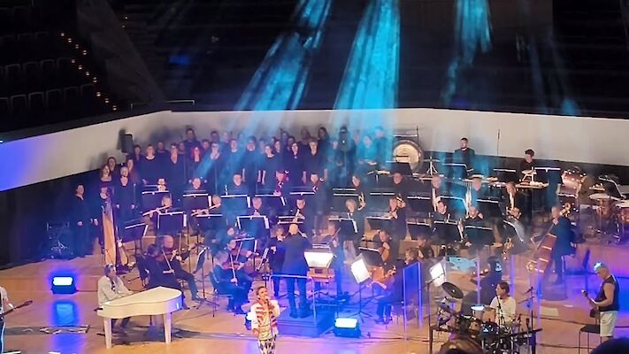 Jeder der noch nicht selbst bei Queen Classical dabei war sollte das auf jeden planen. Live ist es noch viel schöner al...